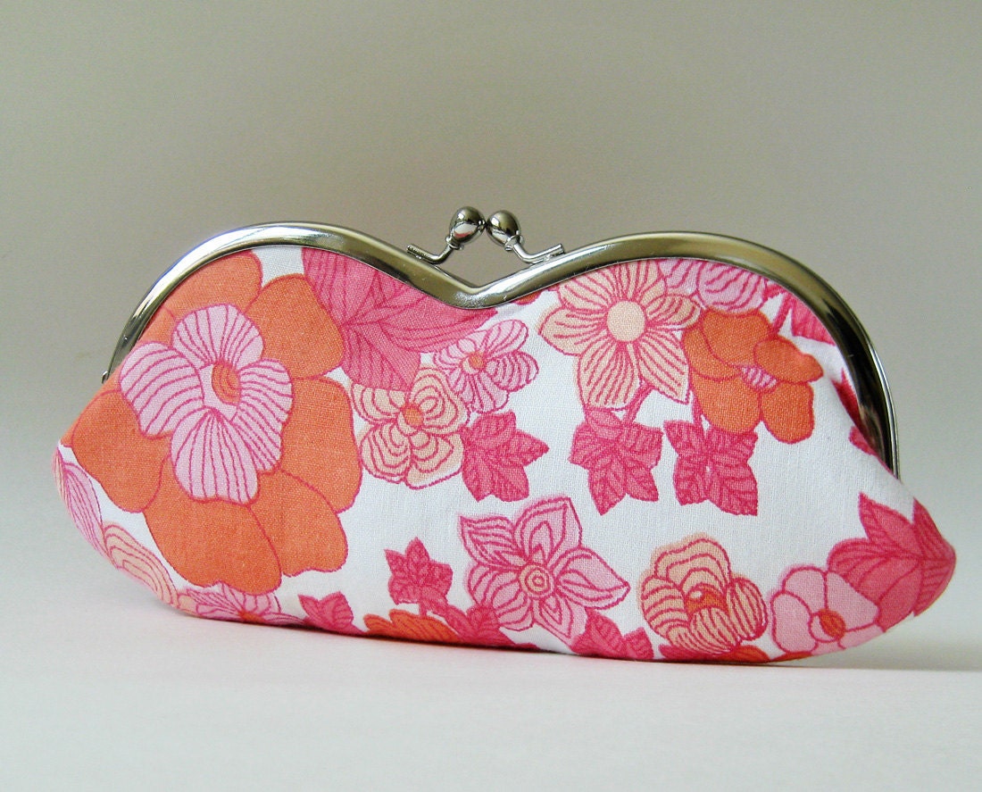 Eyeglass case - vintage pink floral
