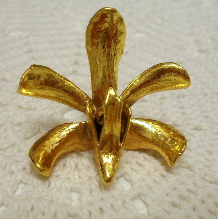 Vintage 22k Gold Plated Orchid Brooch Pendant . B303