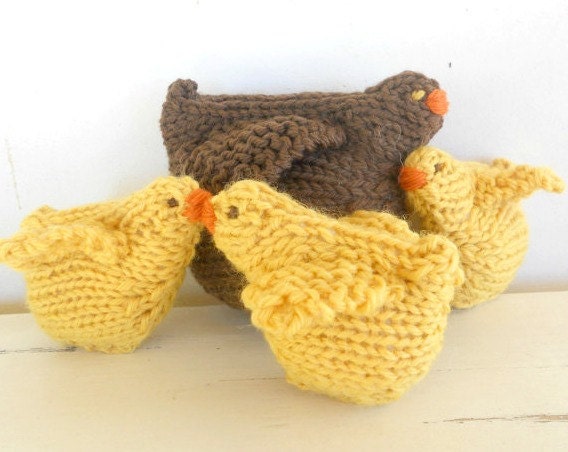 Spring Chicks, Waldorf Toy, Mama hen and baby chicks, All natural farmyard animals