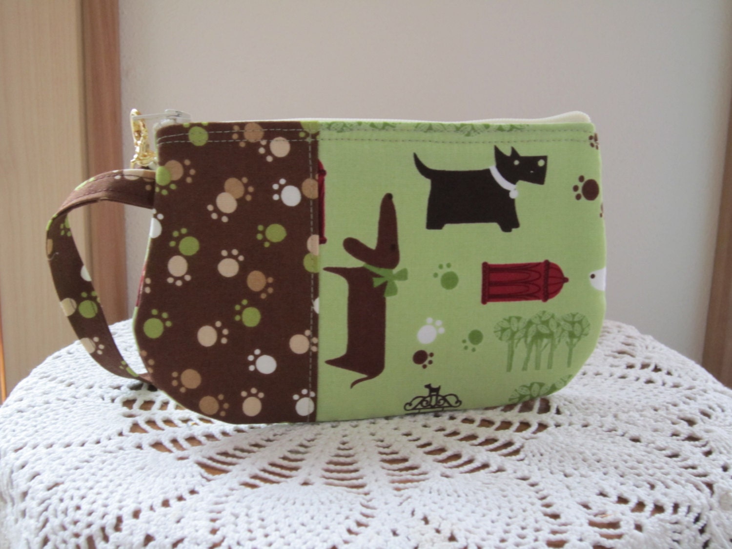 Iphone Bag Wristlet  Clutch Gadget Purse Bag in Dogs Whiskers and Tails Doxie Scotty