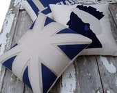 Britannia 3-set of cushions in navy blue & oatmeal.