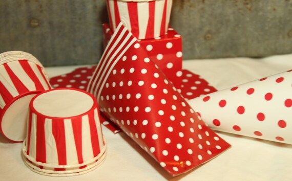 Red Polka Dot Gift Box set of 10 -- Favor Box -- Sour Creme Box Il_570xn