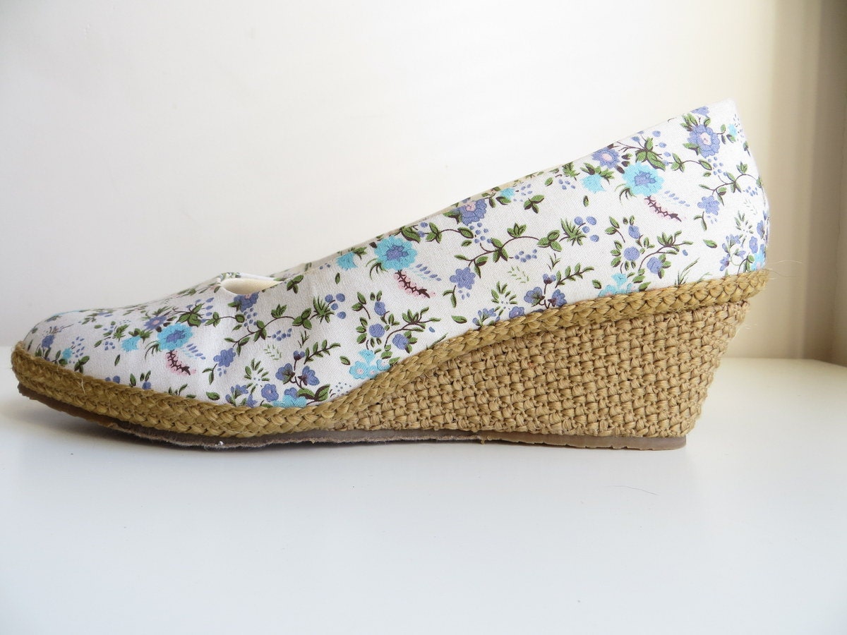 Sweet Floral Wedges in 6.5