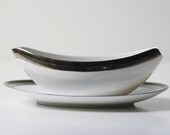 gravy boat with saucer by Wincraft Saturn pattern white with platinum band excellent cond.