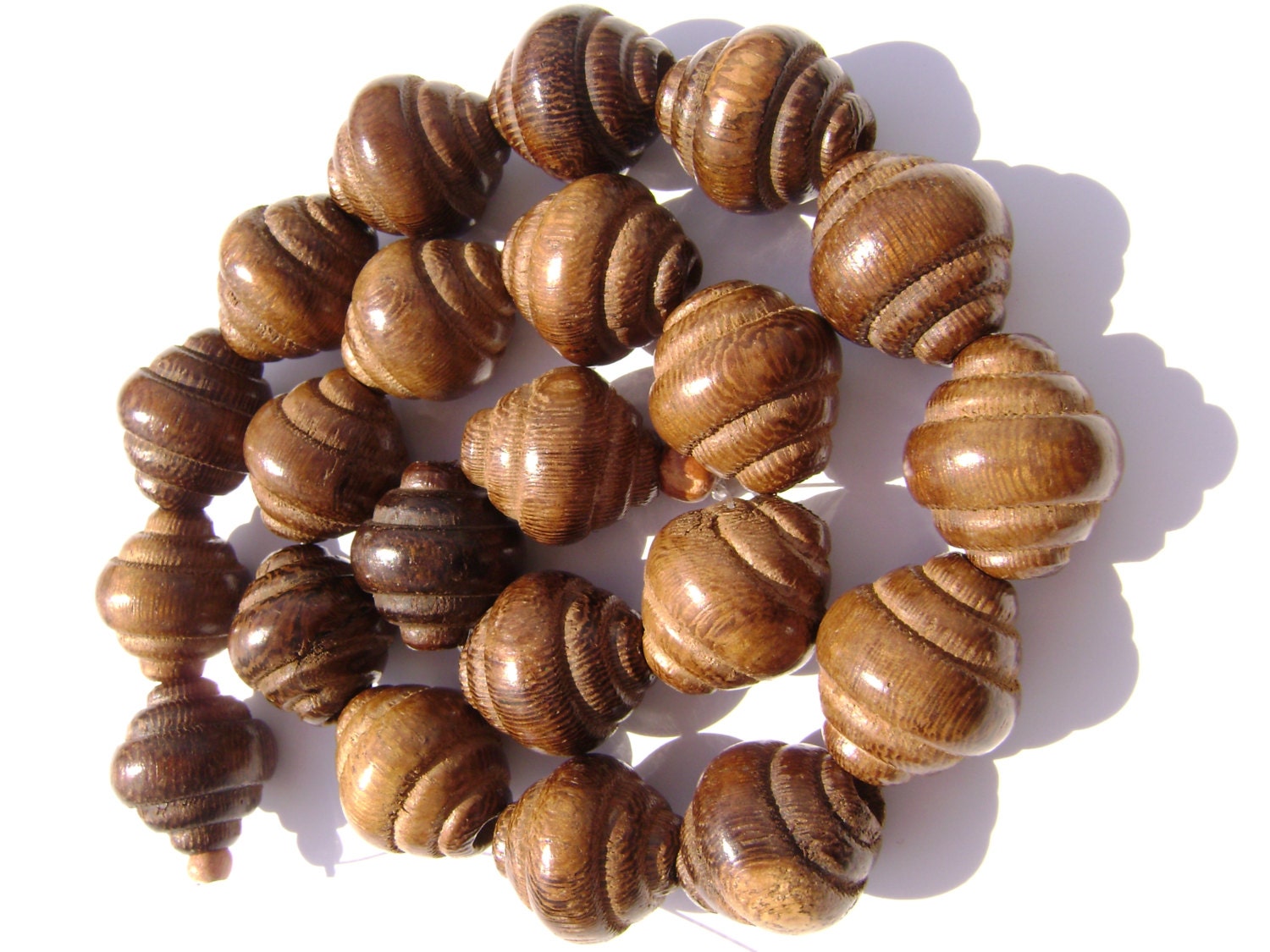 CL-93 Wood Bead Robles Handmade, Wax Polished, Beehive 18x19mm, 16 in strand