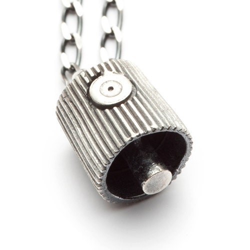 Silver spray can nozzle necklace - Tag'n Run - Red Sofa jewelry