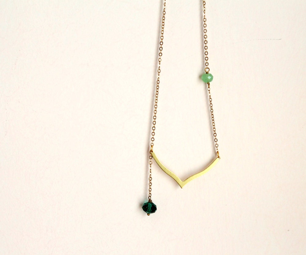 V pendant necklace with emerald and green bead, boho jewelry, minimal and geometric