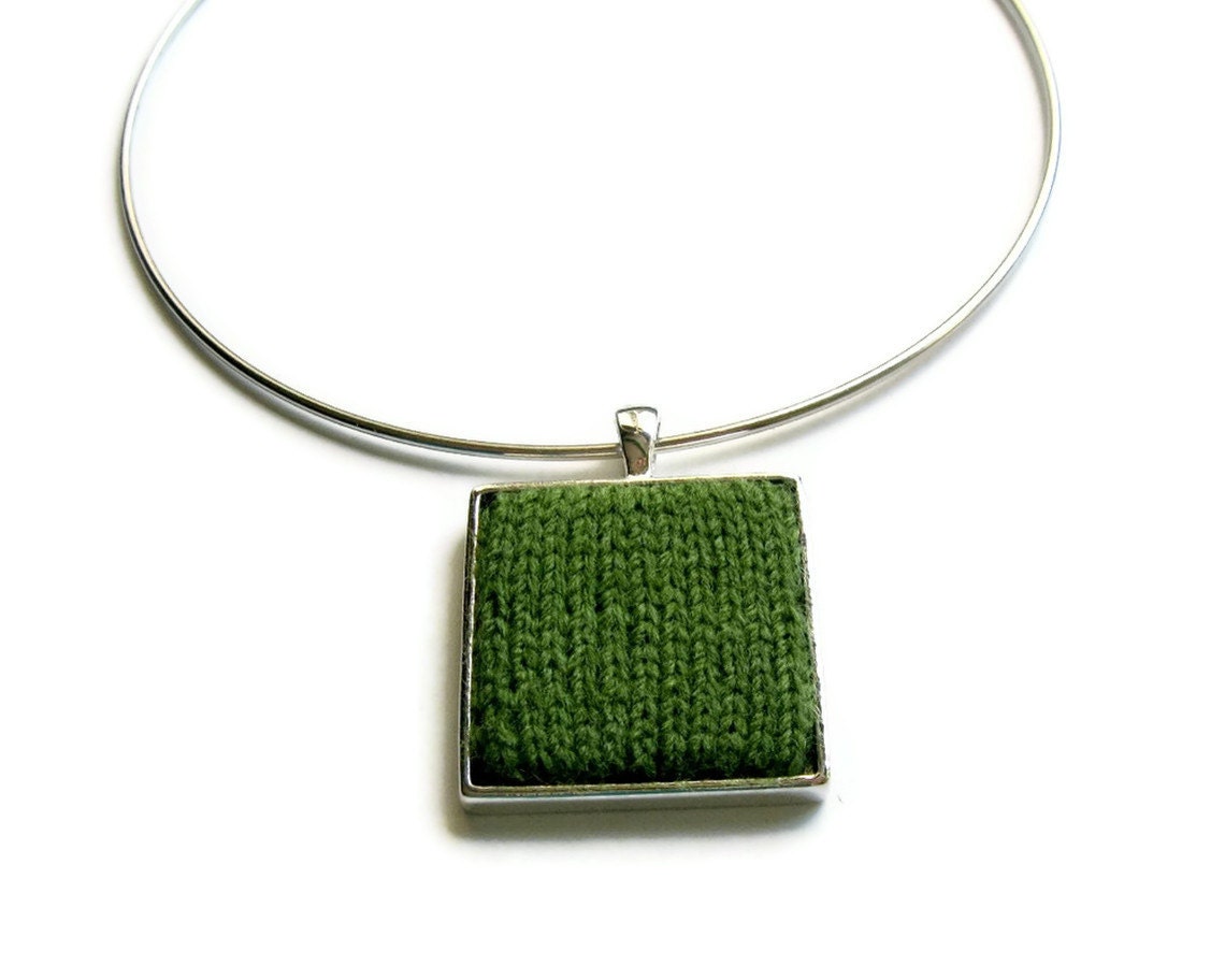 Knitting Jewelry: Square Necklace in Green on Silvered Base