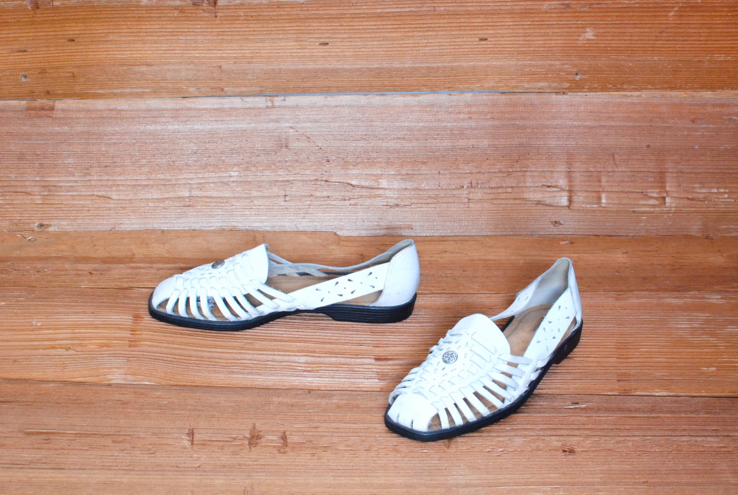 size 8.5 WOVEN white leather 80s HUARACHE slip on sandals