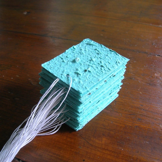 Wedding place cards - Plantable paper tags in Tiffany blue - Made of handmade paper and flower seeds - Garden wedding, wedding favor