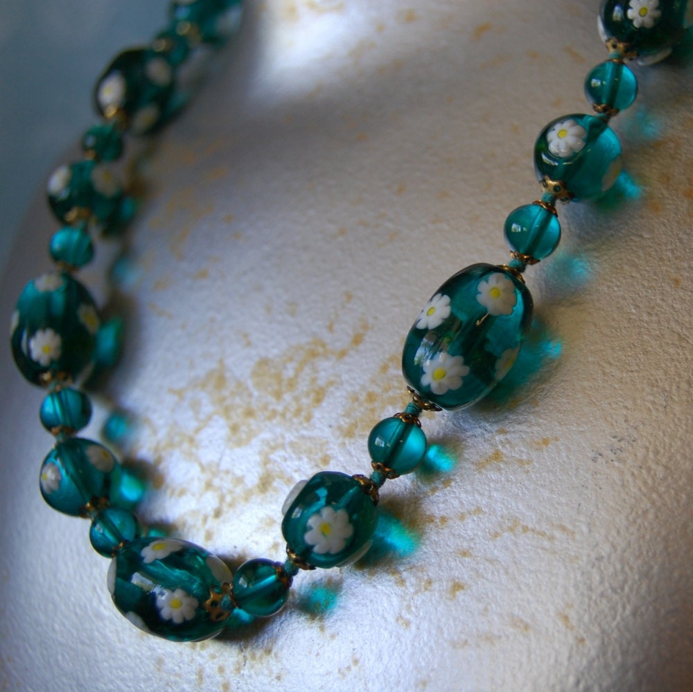 Unusual Vintage Glass Bead Necklace Flower Beads 1950s 60s Daisy