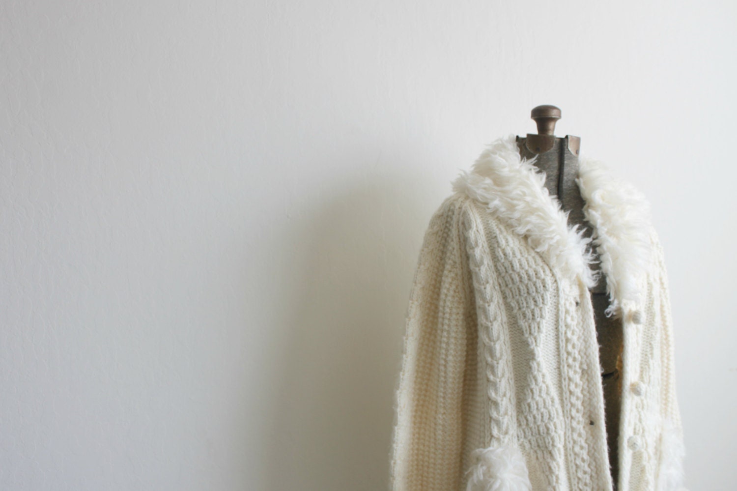 Vintage 1960s White MOHAIR Cardigan / 50s Sweater Jacket / Knitted Sweater Cardigan