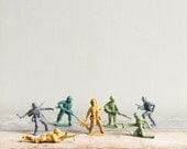 Vintage Military WW II Plastic Figures / Mark Reissue, Soldiers, Toy
