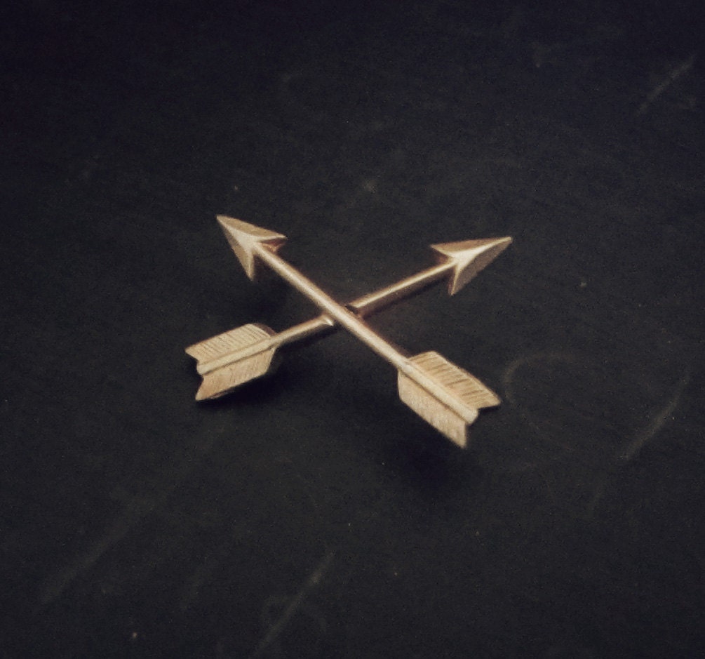 Crossed Golden Arrow Tack Pin