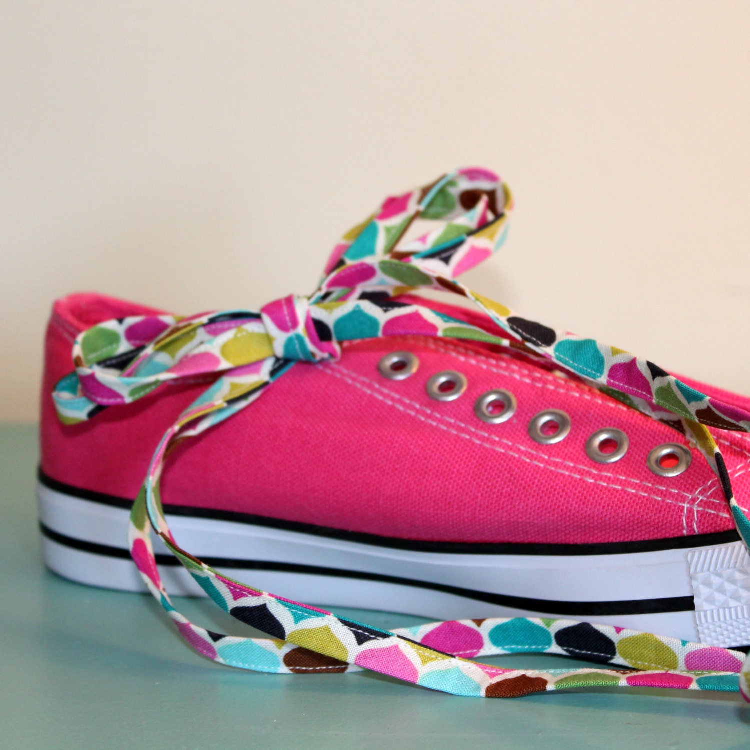 Multicolored Geometric Fabric Shoelaces with Aglets
