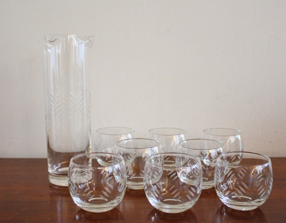 Vintage set of 8 cocktail glasses with decanter