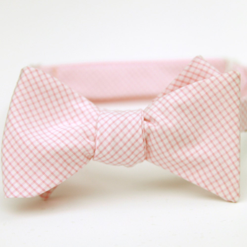 pink & white freestyle bow tie