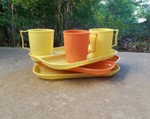 Vintage Picnic Plates Melamine Trays Melmac Set of 4 Cafeteria Tray Mid Century Modern Grill Plates Cups 1950 Kitchen Farmhouse