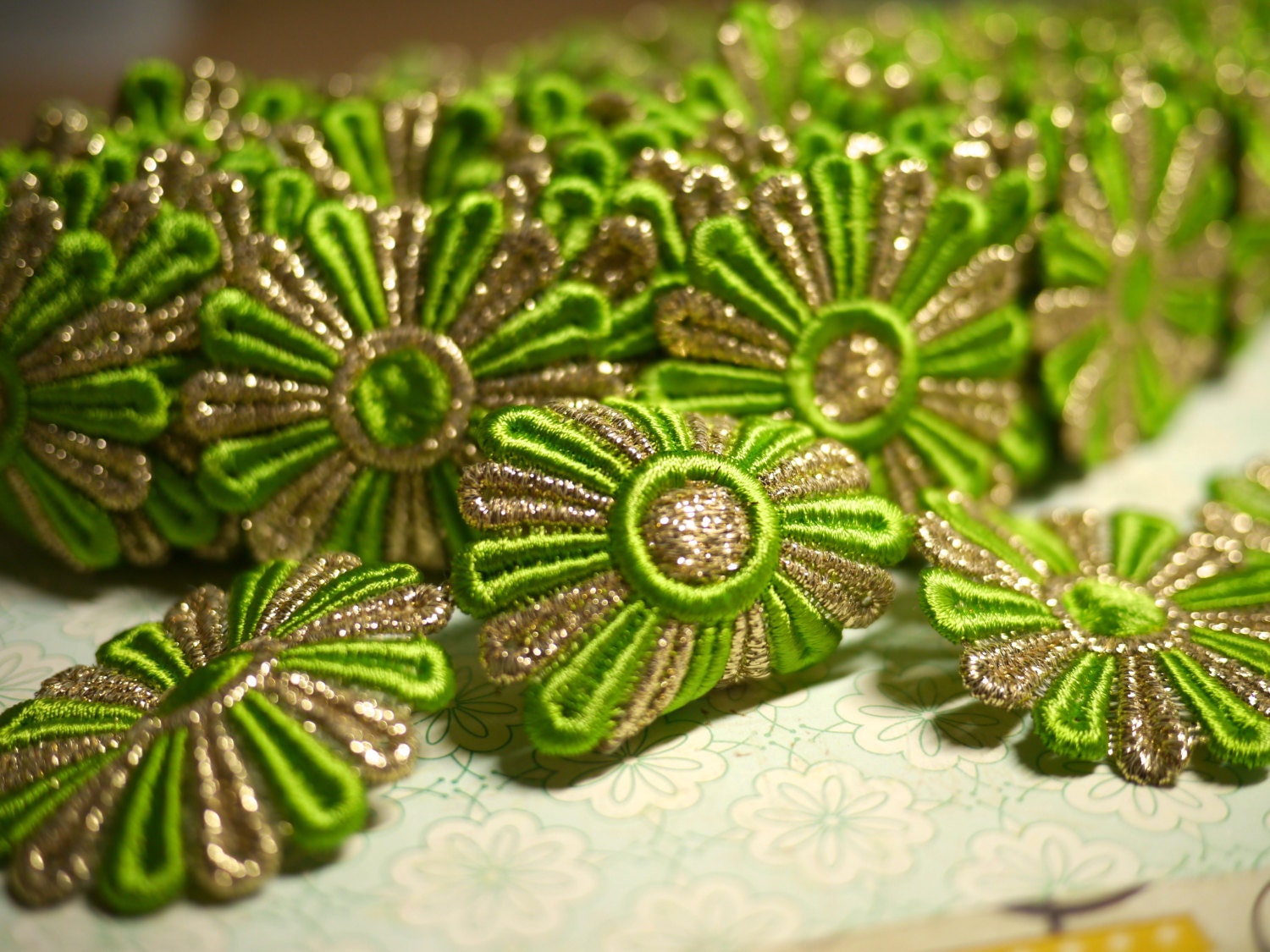 Vintage Flower Trim - Gold Lime