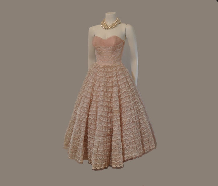 1950's Dress / Vintage 50's Pink Strapless Shelf Bust Lace Tulle Prom Party Dress