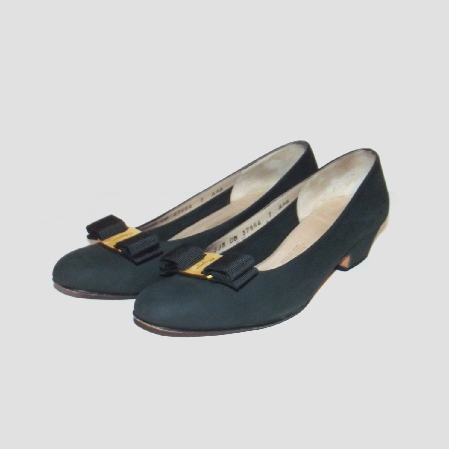 1980s Salvatore Ferragamo Vara flats / vintage 90s Ferragamo shoes / 7 / suede / Classic Bow Pumps