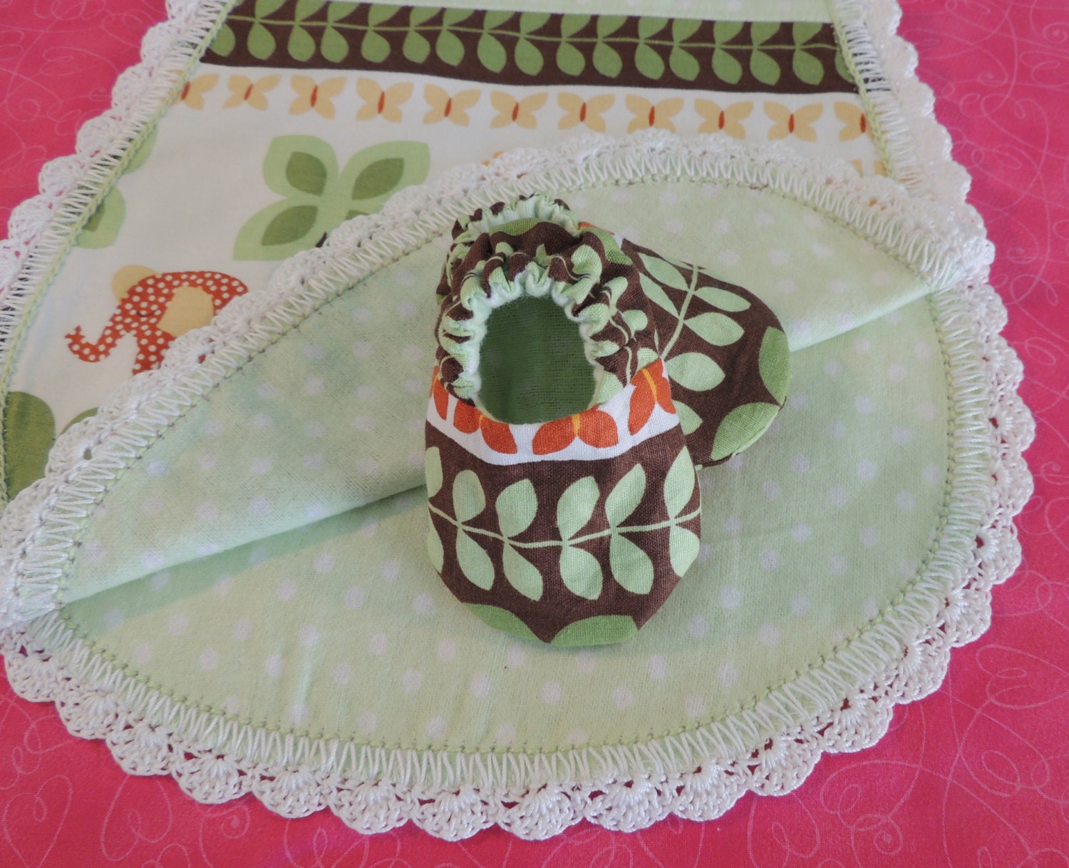 Safari Baby Animal Soft Shoe and Baby Burp Pad set is perfect for the little adventurer in you life