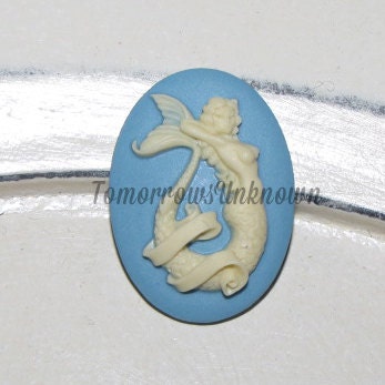 25x18mm Oval Resin Cameos - Sailor Jerry Style Curvy Mermaid - - Qty 4 pcs - - Exclusive Design - Ivory / Ocean Blue