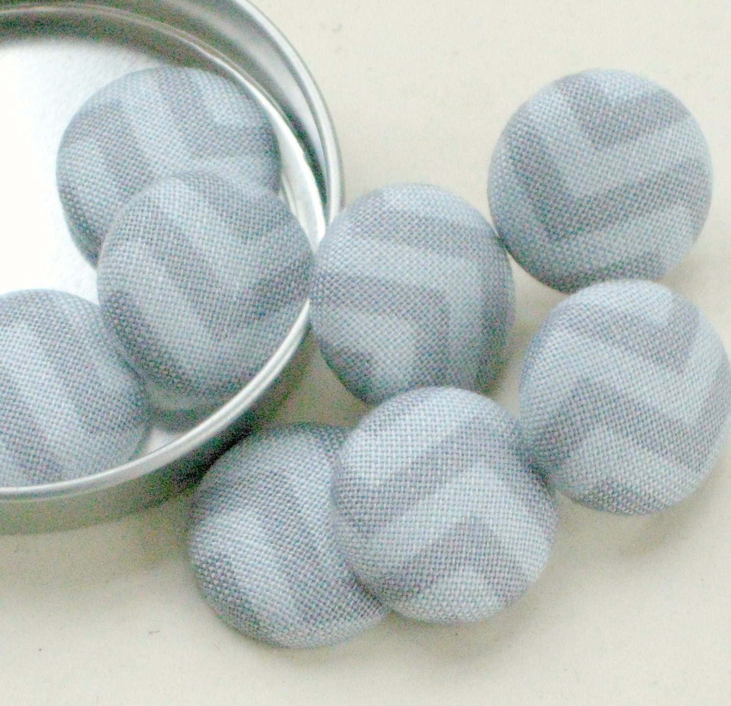 Chevron in Gray . . .Tack Pack of 8. Fabric Push Pins. Gift Tin