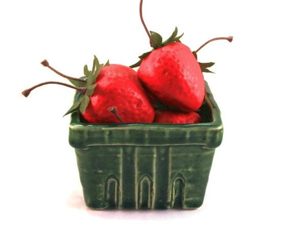 Berry Basket Bowl (1) in Stoneware with Grass Green Glaze