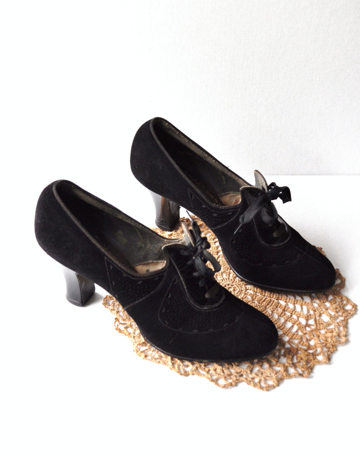 Vintage Suede Oxfords Black 1920s 1930s Flapper Black Leather Heels Lace up Laces Fancy Antique Size 5 Small
