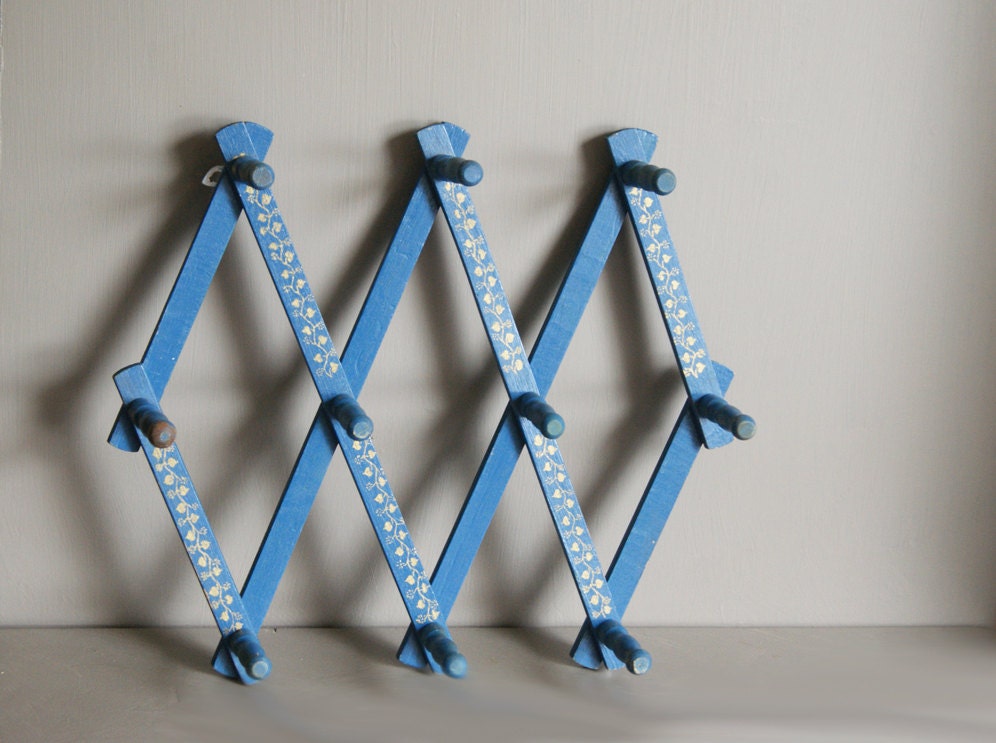 Blue Cottage Peg Rack