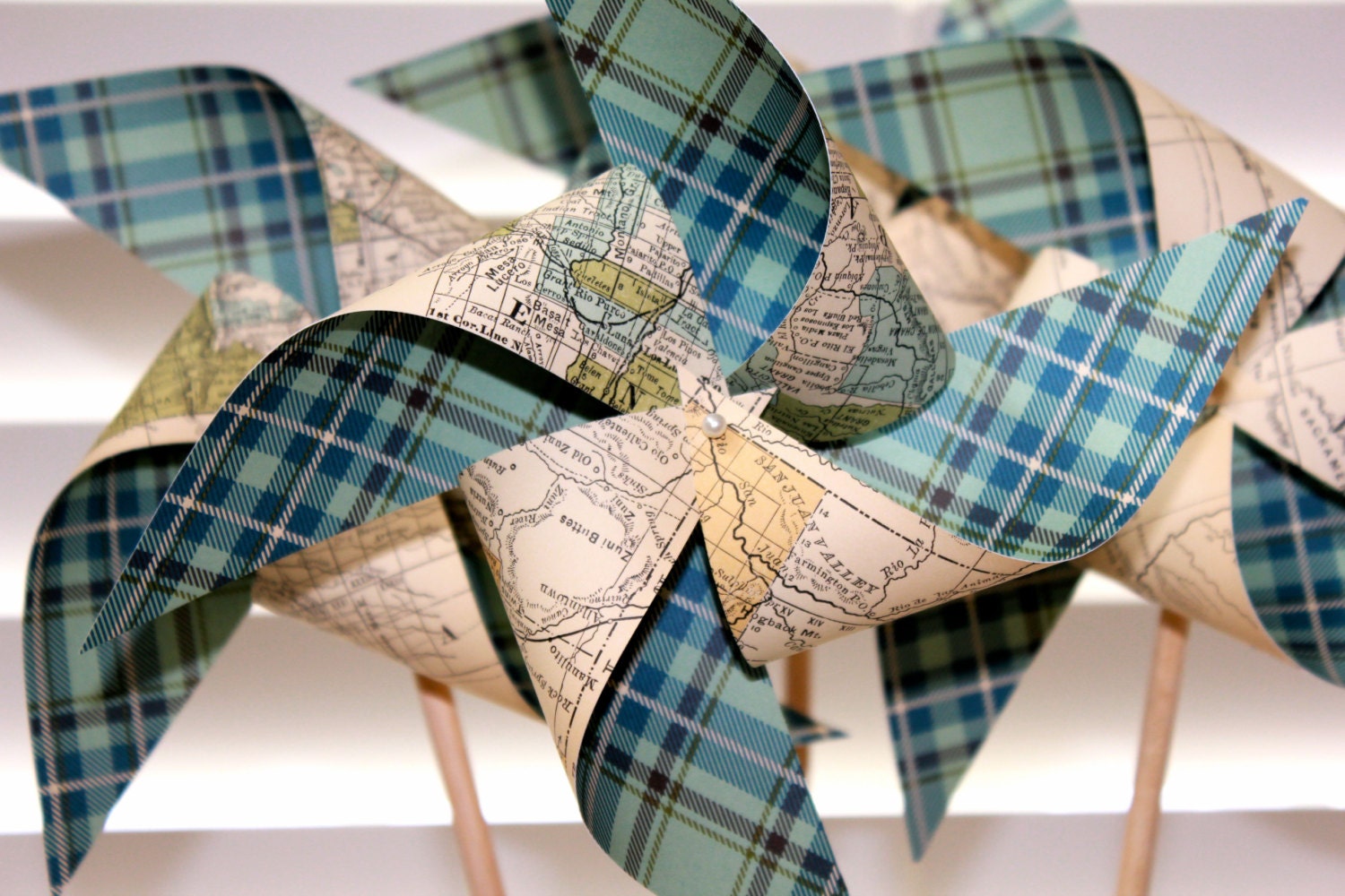 PINWHEELS 8 Large Twirlable Pinwheels Atlas WORLDLY MAPS