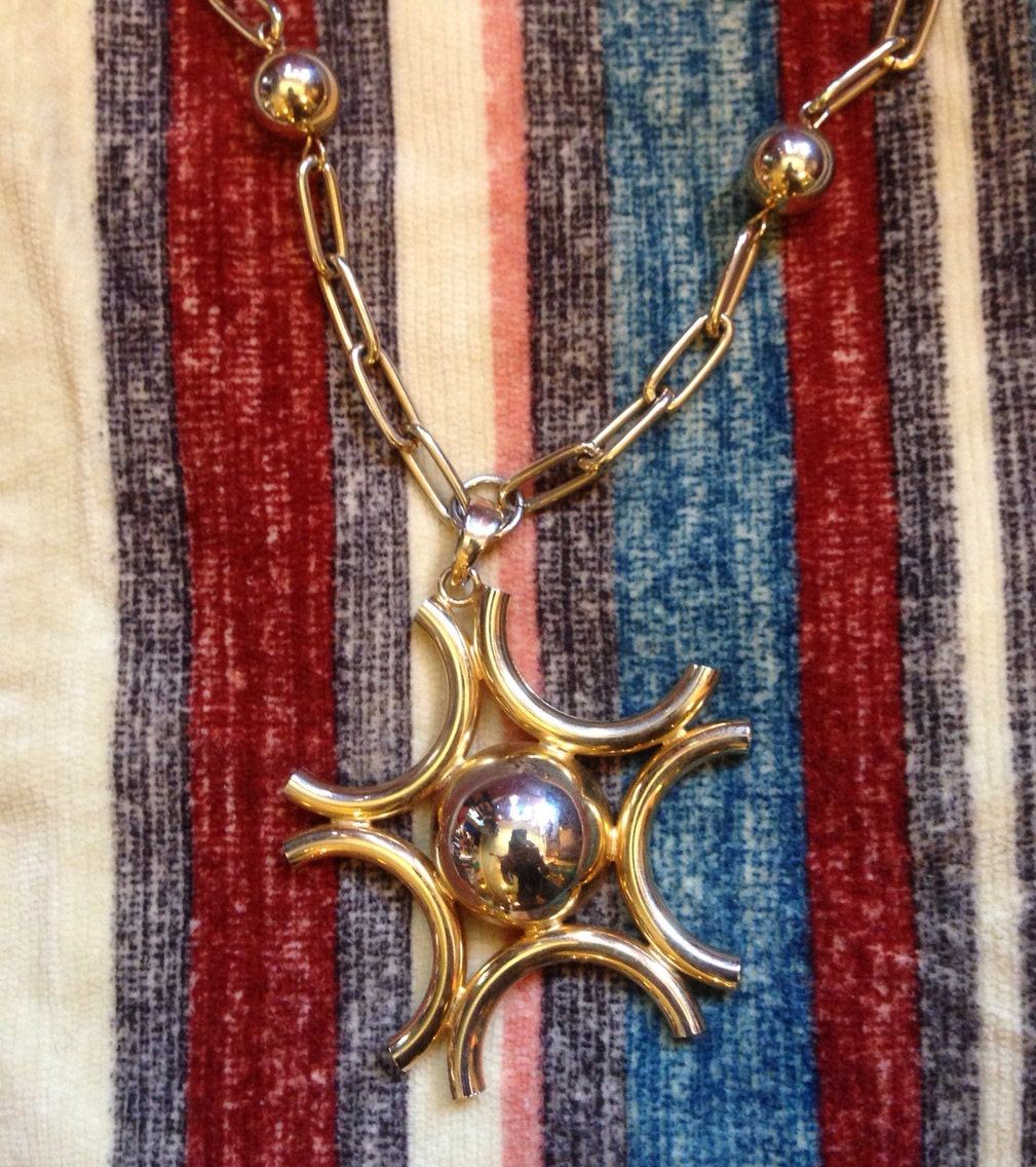 LARGE 1970s Star Orb Necklace