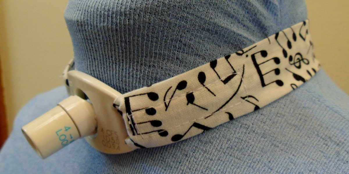 Trach tie-band  -white with musical notes