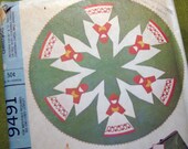 1960s Vintage Pattern for Christmas Tree Skirt Santa Stockings Tablecloth Wall Hanging Banner