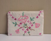 Pouch vintage embroidery pink