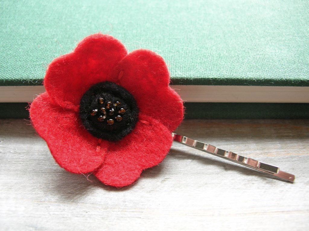 Women's Poppy Hair Pin // Ruby Red // Felt Flower Hair Accessory by OrdinaryMommy on Etsy