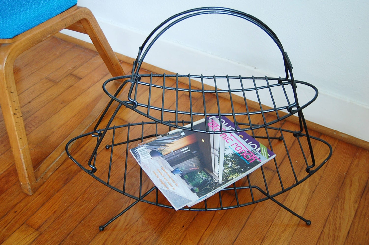 Mid Century Modern Wire Atomic Magazine Holder Rack
