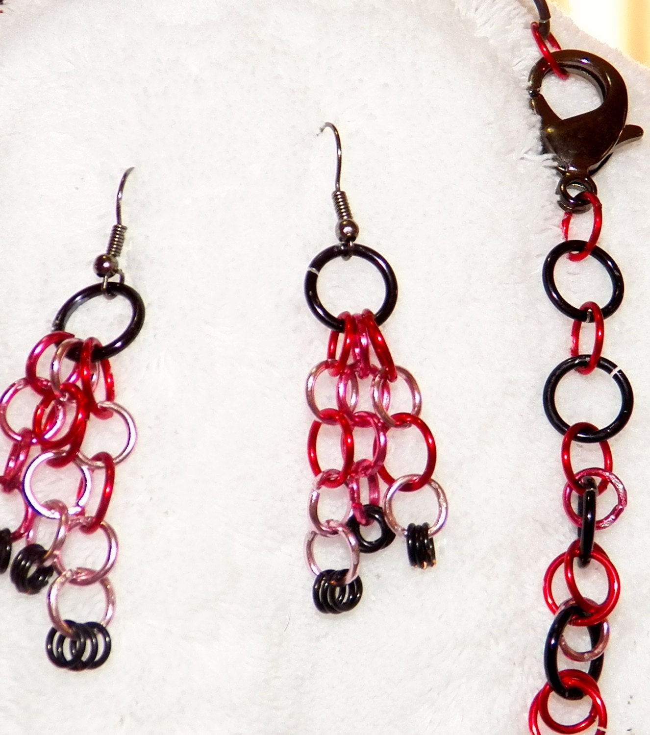 Red rings and black and pink