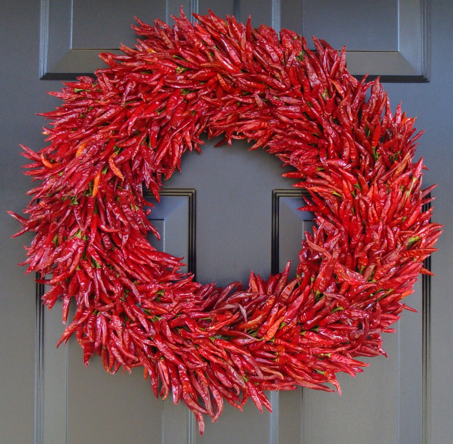 Red Hot Chili Pepper Wreath, Mantle Wreath, Wall Decor, Kitchen Herb Wreath, Southwest Decor, 24 inch Large Dried Floral Wreath