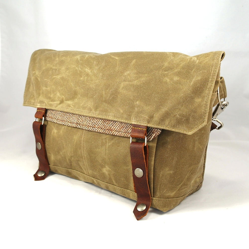 Herringbone Traveller Waxed Canvas Messenger