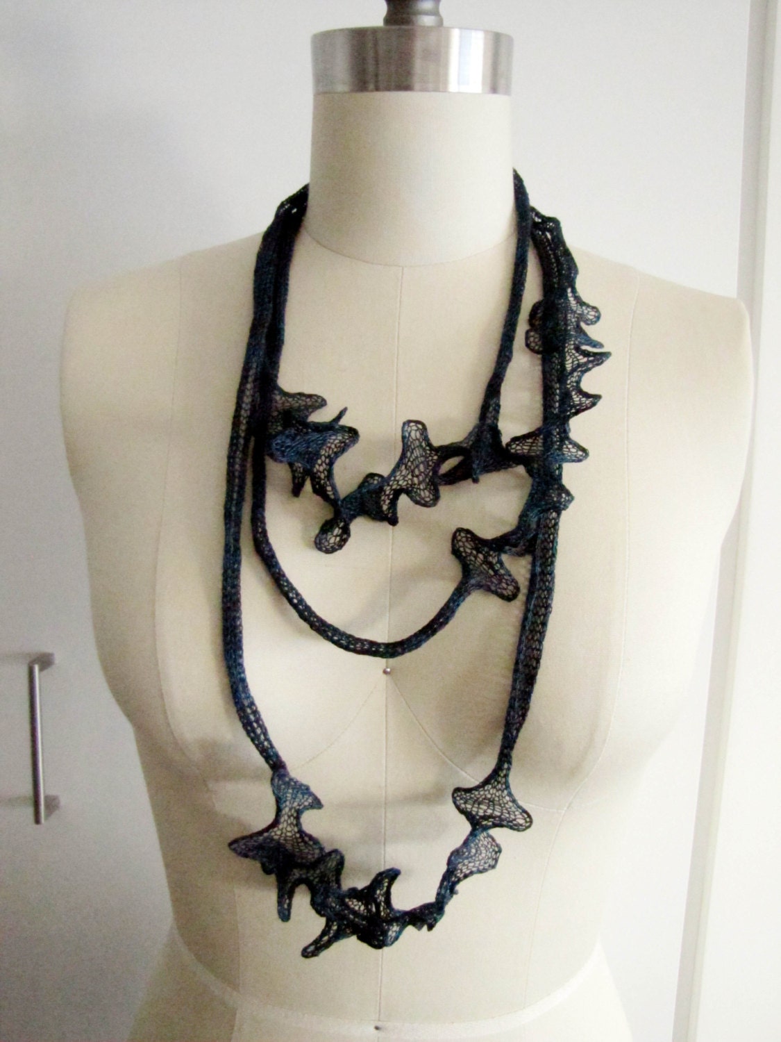 Sculptural loop necklace - Violet & Teal