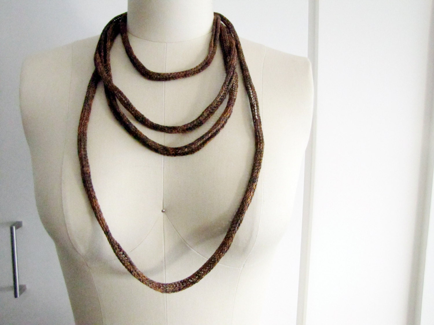 Sculptural loop necklace - Tiger