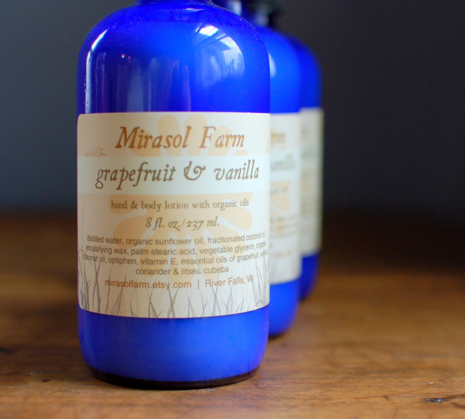 Grapefruit Vanilla - lotion with organic coconut oil (8 ounces). Original recipe handmade in small batches.