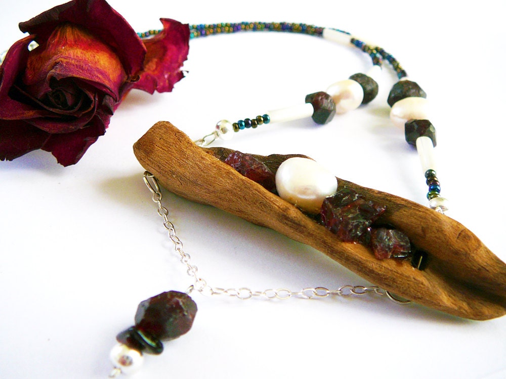 Divine Feminine - Sexual Healing - Necklace / Garnet , AAA Sweatwater Pearls