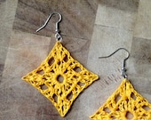 small lacy crochet granny square earrings . yellow .