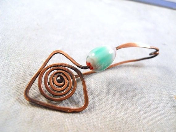 Copper spiral fibula pin. Rustic, hammered, chevron bead. Free US shipping.
