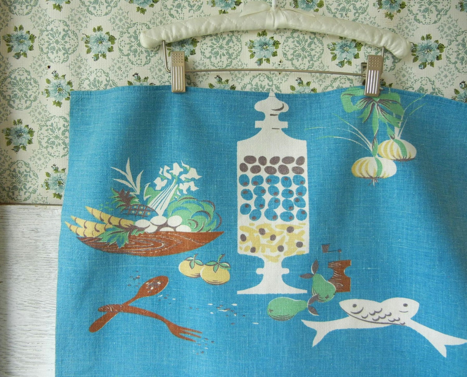 MId Century Martex Kitchen Towel Stylized Food Prep Chef Illustrations Salad Bowl Olive Jar
