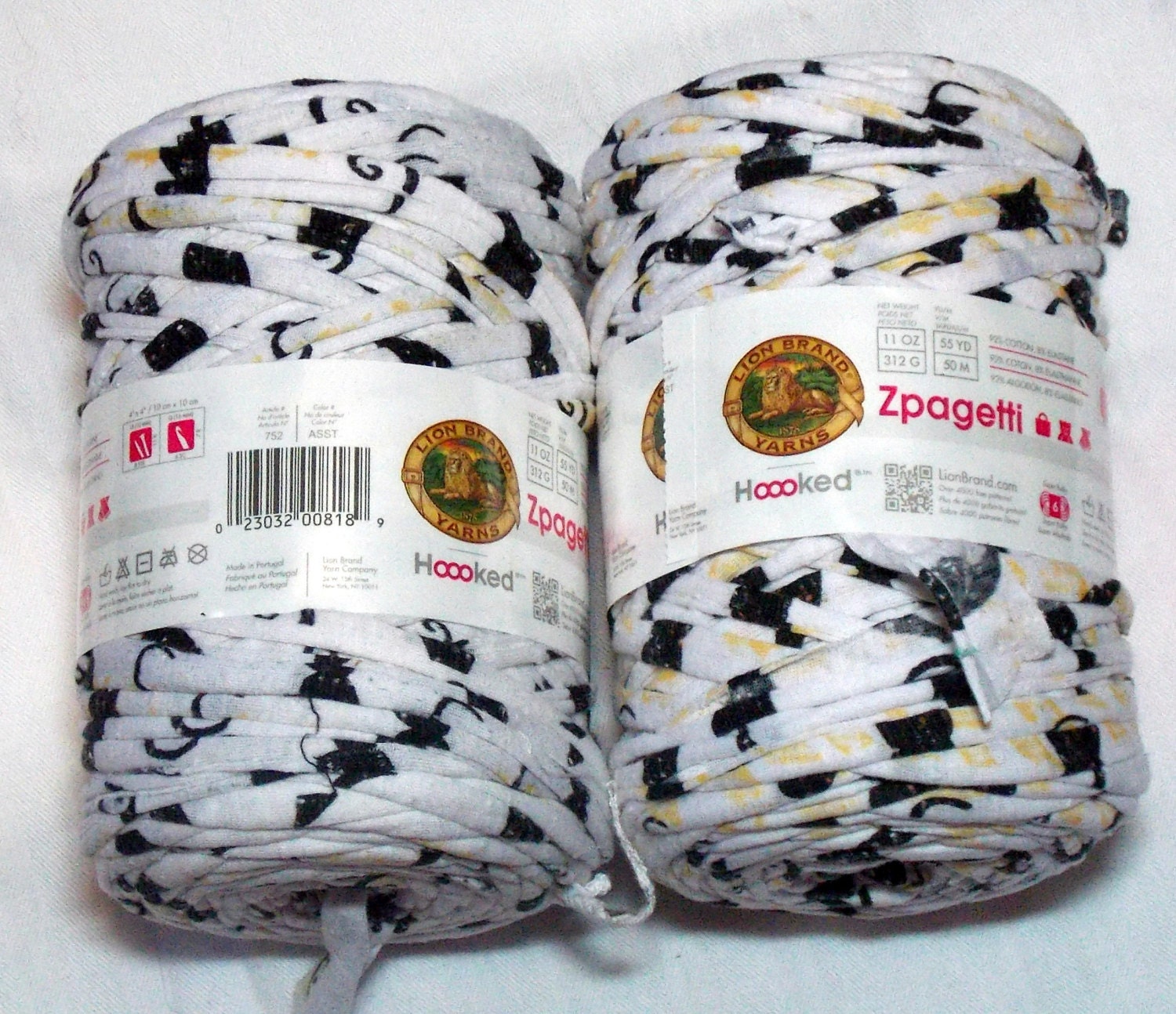 Lion Brand Zpagetti Yarn - super bulky Repurposed fabric yarn