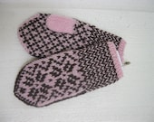 Handknitted norwegian mittens for children in pink and brown
